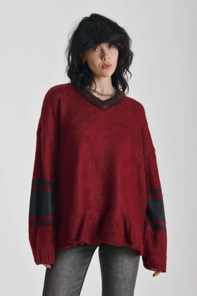 The Ragged Priest Icon Varsity strik rød oversize