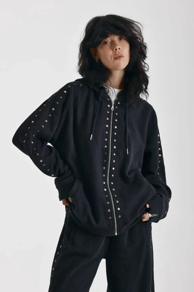 The Ragged Priest Vegas hoodie vasket sort med nitter
