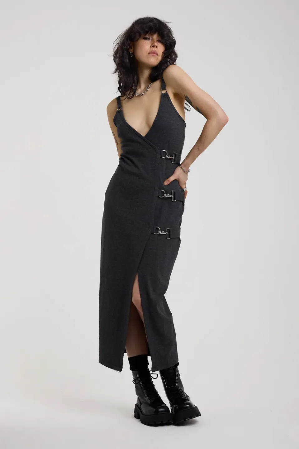 The Ragged Priest Barrell Hardware Wrap midi kjole grå