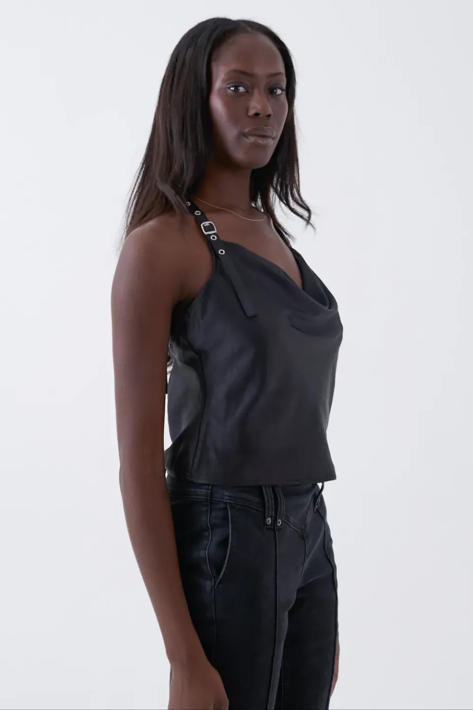 The Ragged Priest Raven satin top sort med kæde